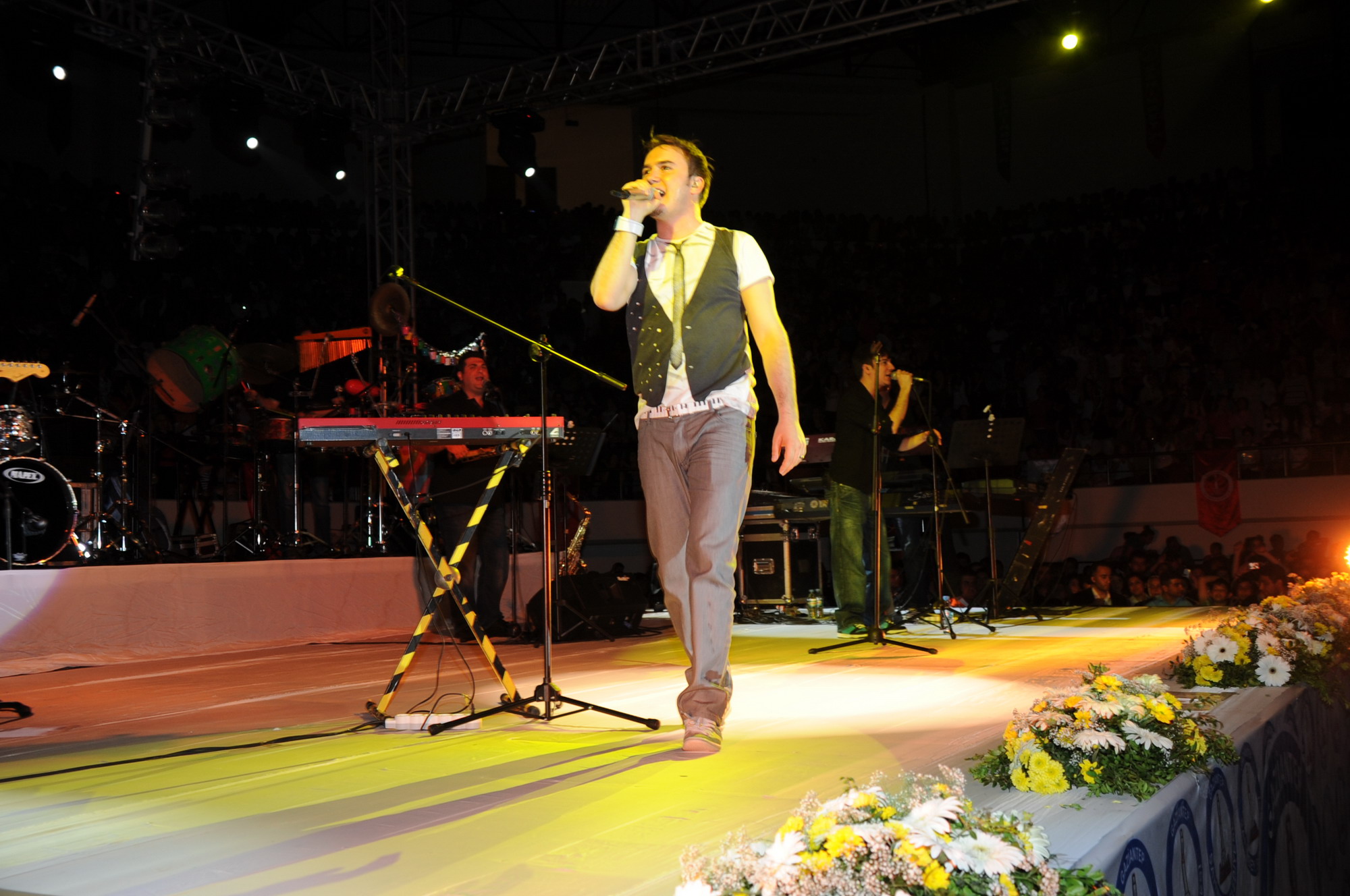 Mustafa Ceceli Konserini Yaklak 15 Bin Kii zledi