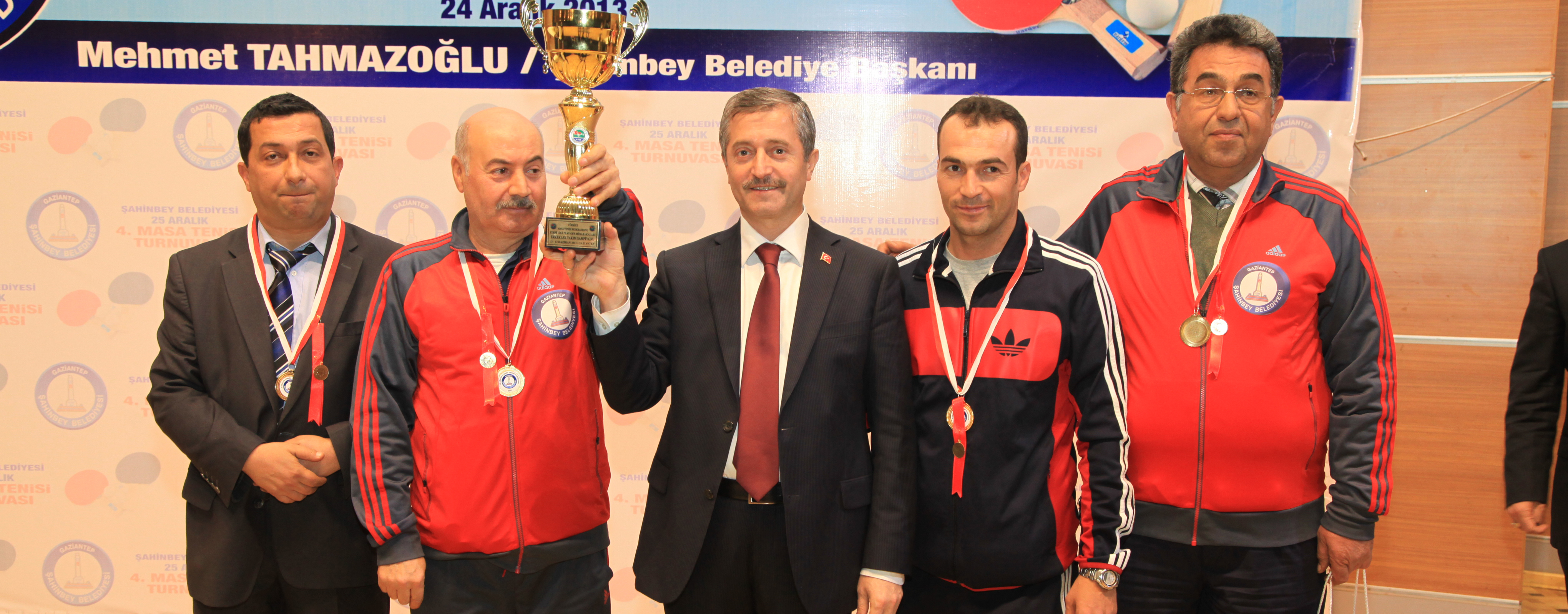 Baarl Sporcular Cumhuriyet Altn le dllendirildi