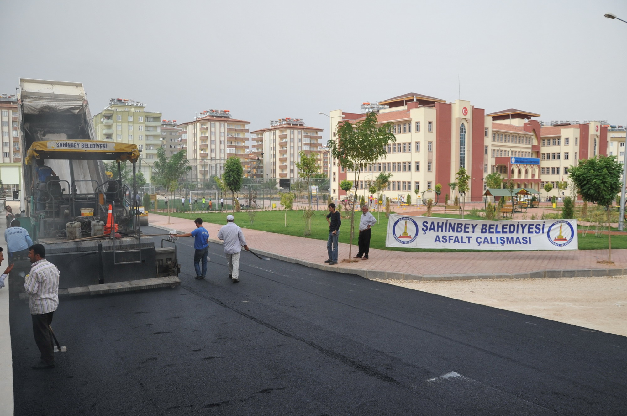 ahinbey Okul Yollarnn Asfaltlamasna Devam Ediyor