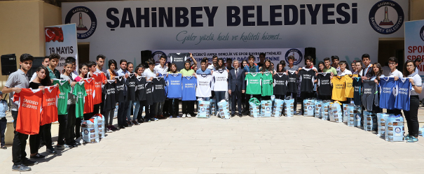 Bakan Tahmazolu, "Herey Genlik in"