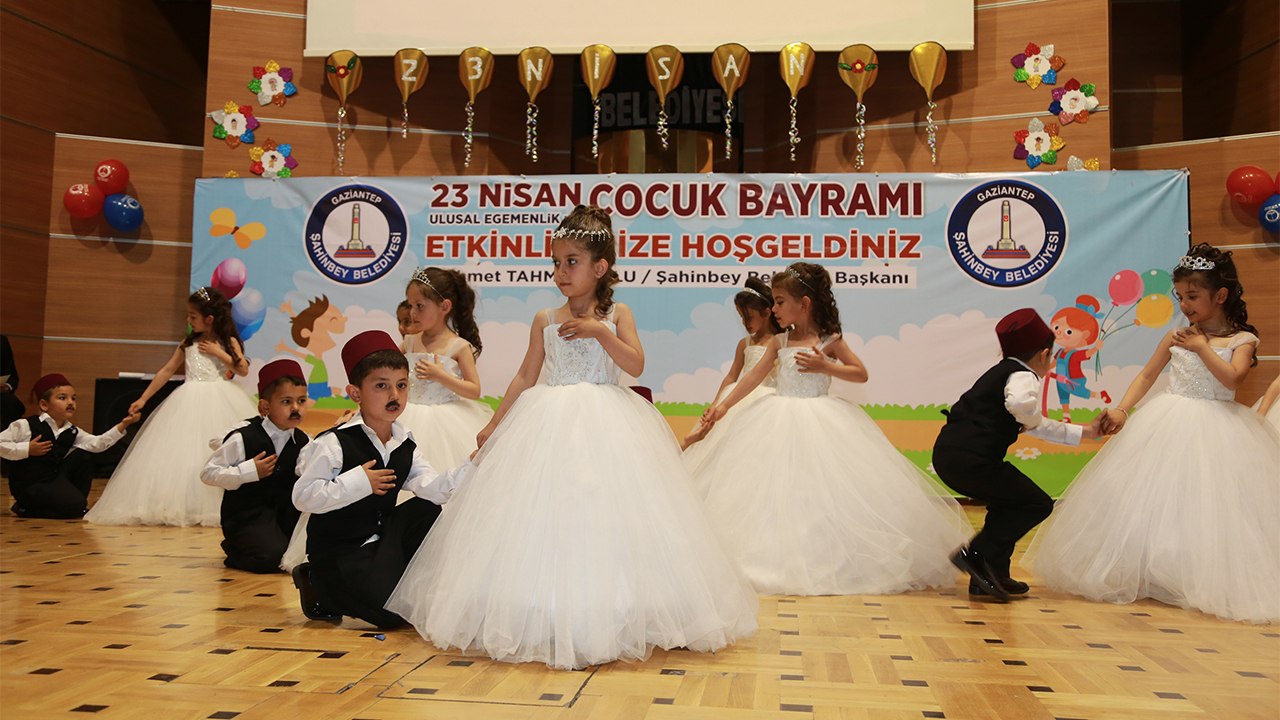 ahinbeyli Miniklerin 23 Nisan okusu