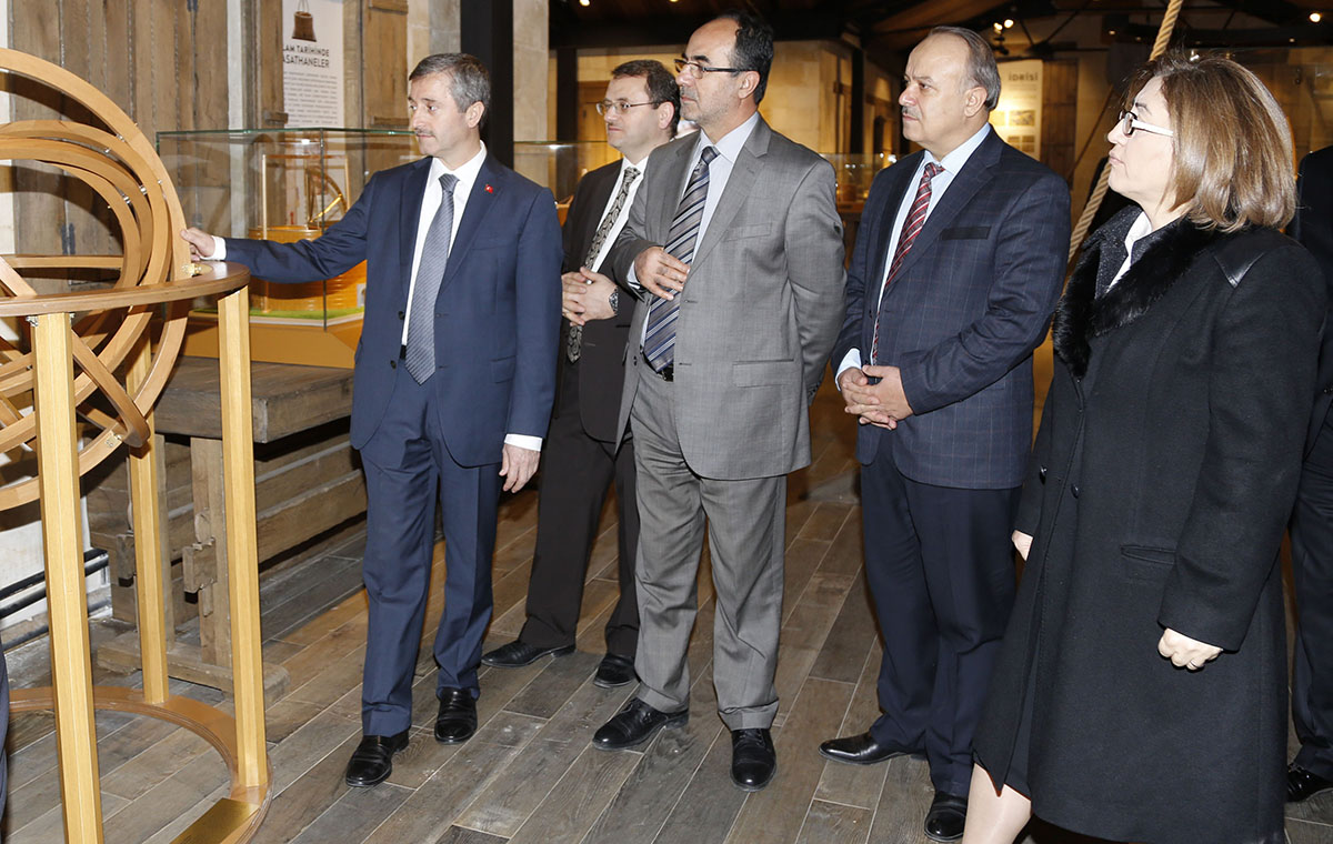Bakan ahin slam Bilim Tarihi Mzesini Ziyaret Etti