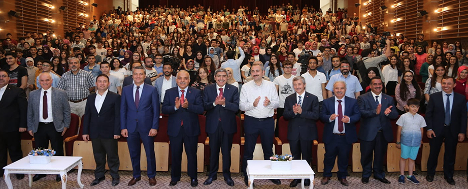 Bakan Gl ve Bakanmzdan Genlere Altn Tavsiyeler