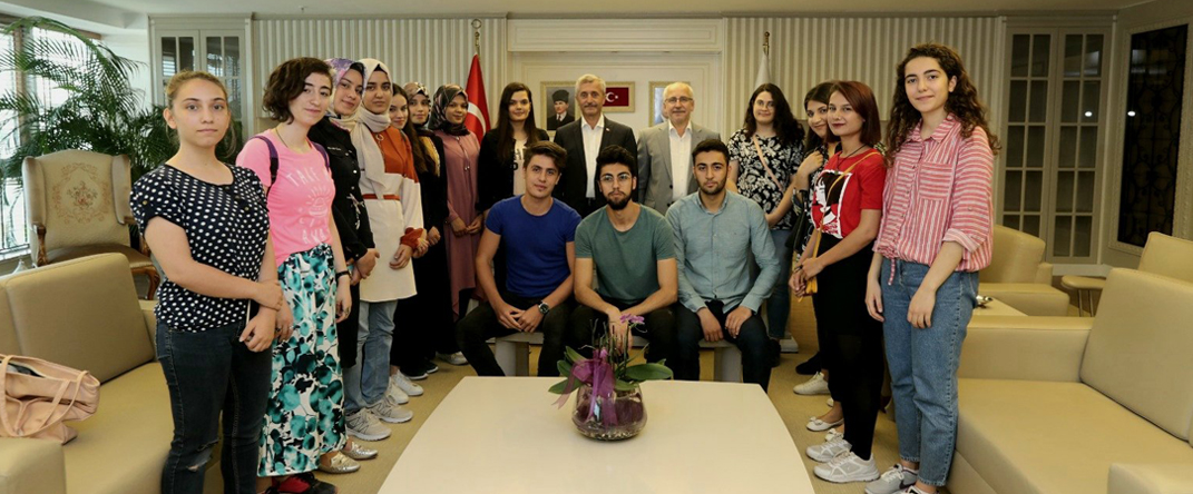 Şahinbey´in Sosyal Tesislerinden Yks Başarısı