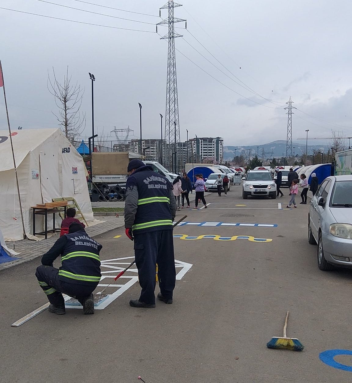 Belediyemiz Depremzede ocuklar in Oyun Alanlar Oluturuyor 