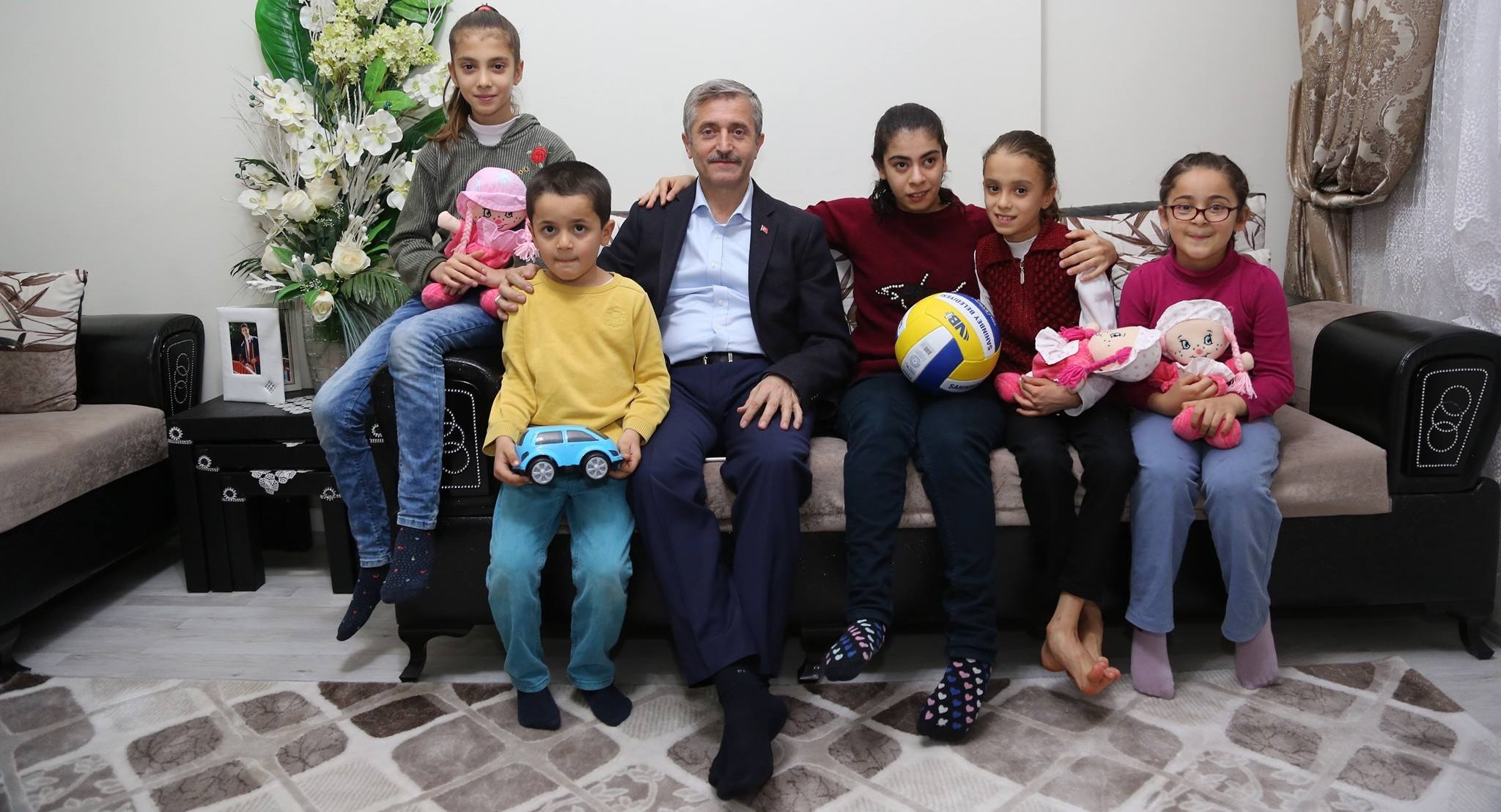 Bakan Tahmazolu, Evlere Misafir Oluyor