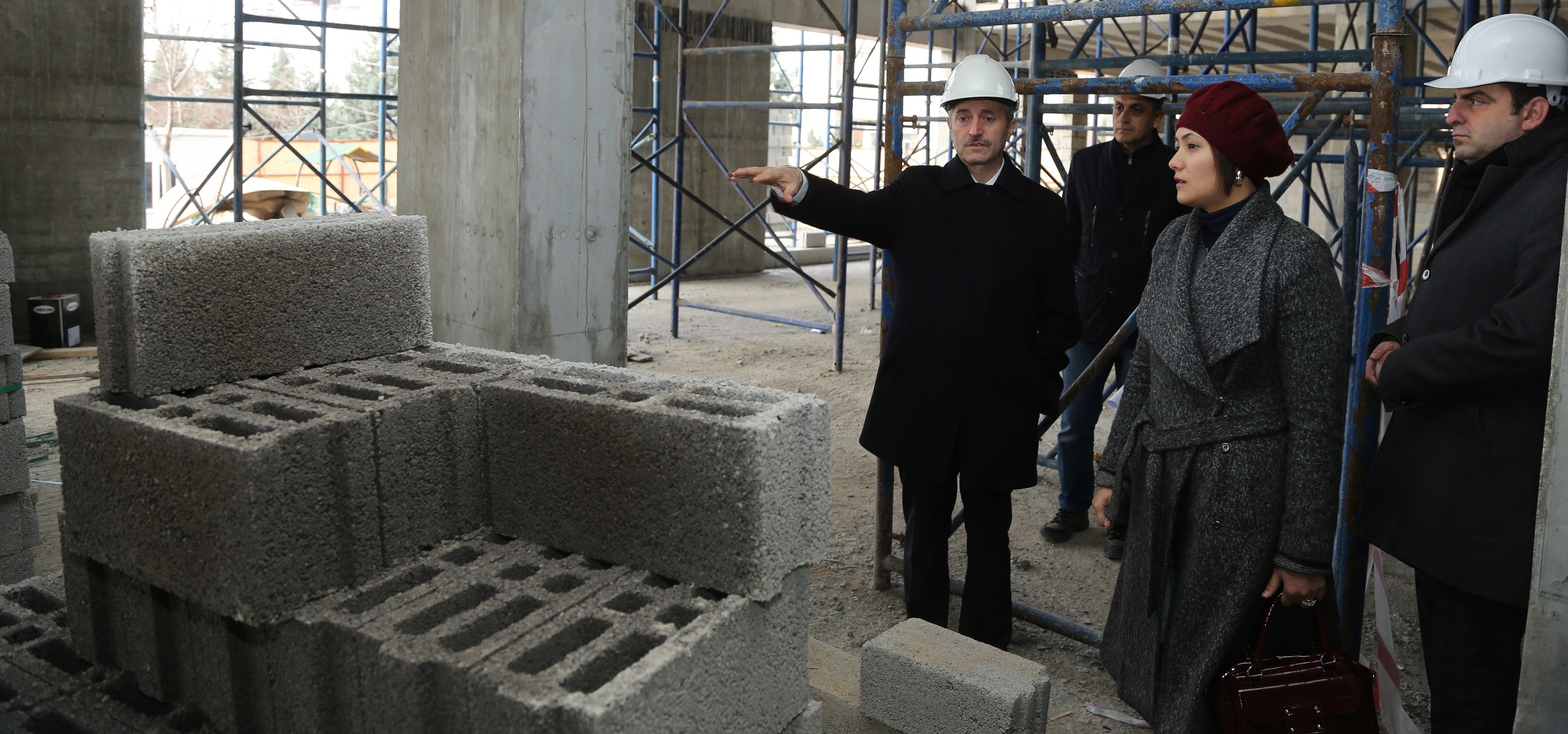 Akkent Kongre Merkezi H�zla Y�kseliyor