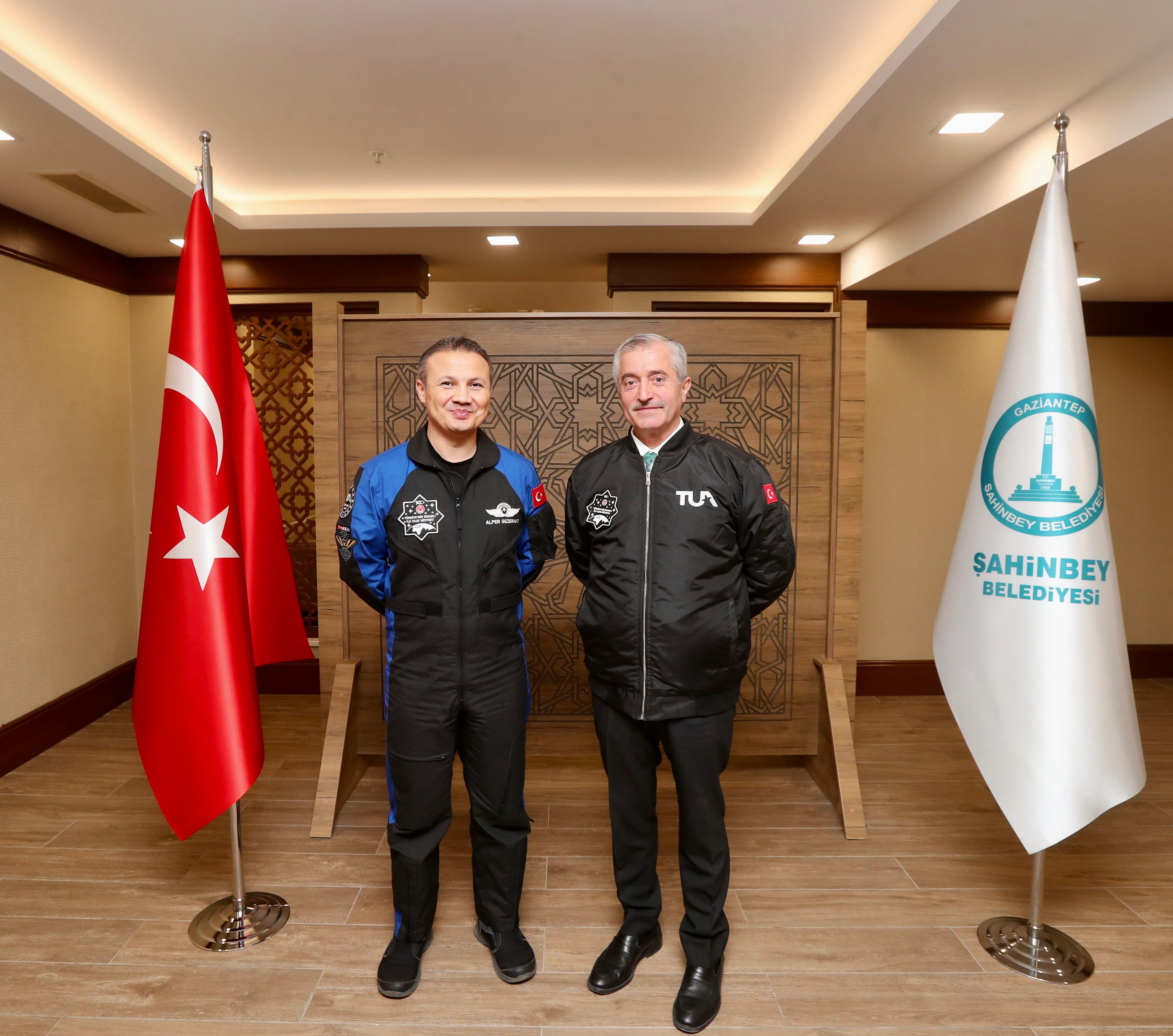 Belediyemiz Alper Gezeravcy Gaziantepli rencilerle Buluturdu