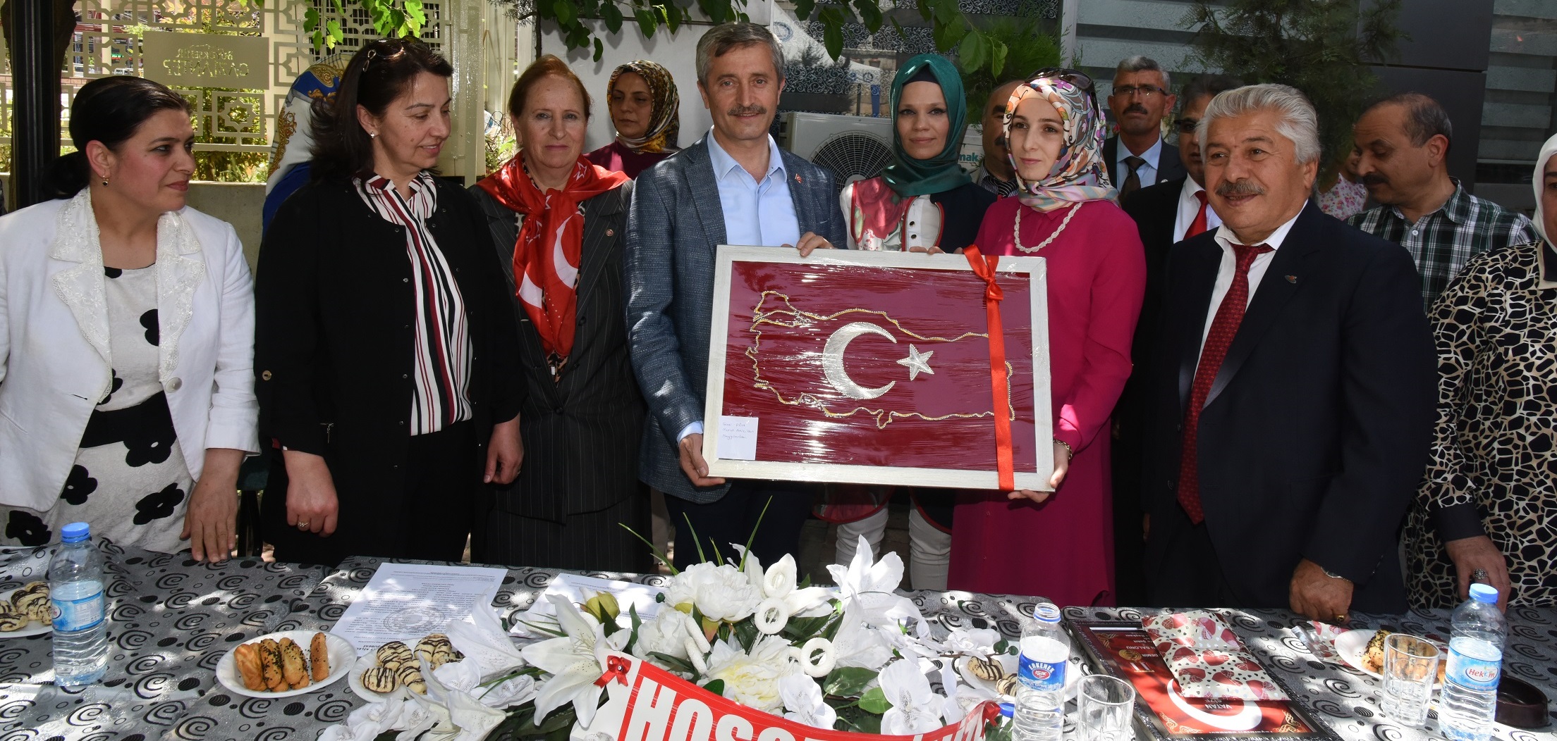 Bakan Tahmazolundan ehit Ve Gazi Annelerine Ziyaret