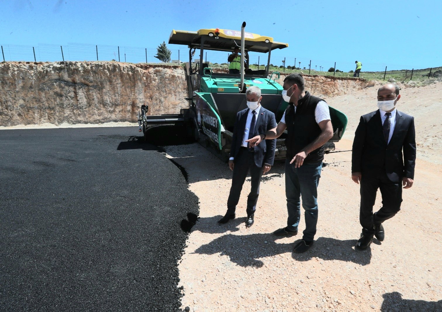 Belediyemiz Asfalt almalarn Aralksz Srdryor
