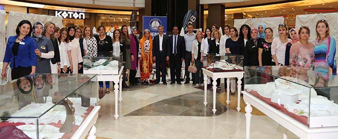 ahinbeyli Kursiyerler Sanko Parkta El Sanatlar Sergisi At