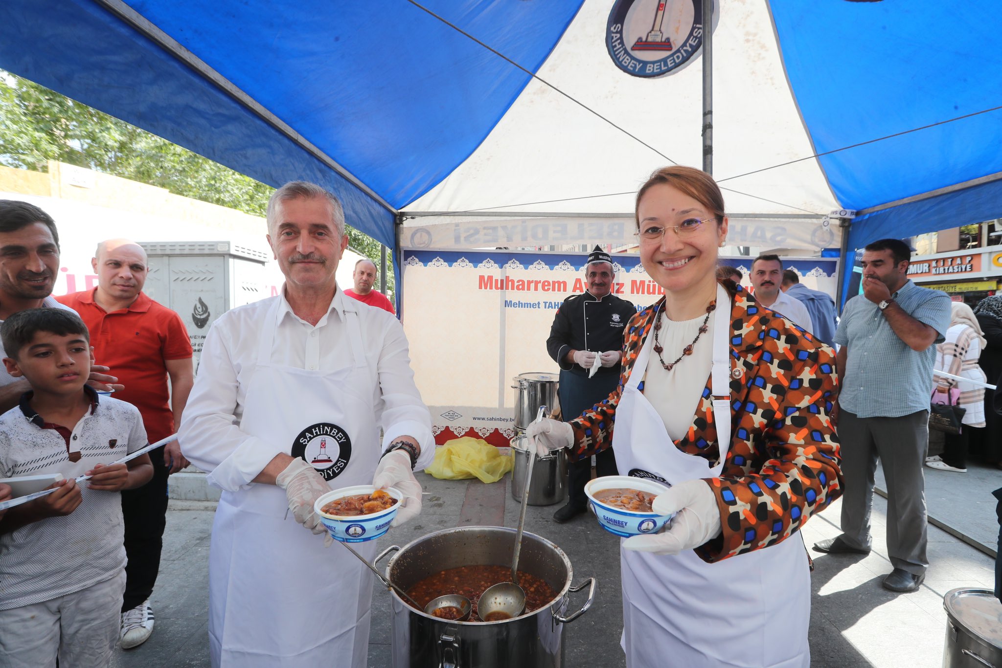 Milletvekili Bakbak Ve Bakanmz Vatandalara Aure kramnda Bulundu