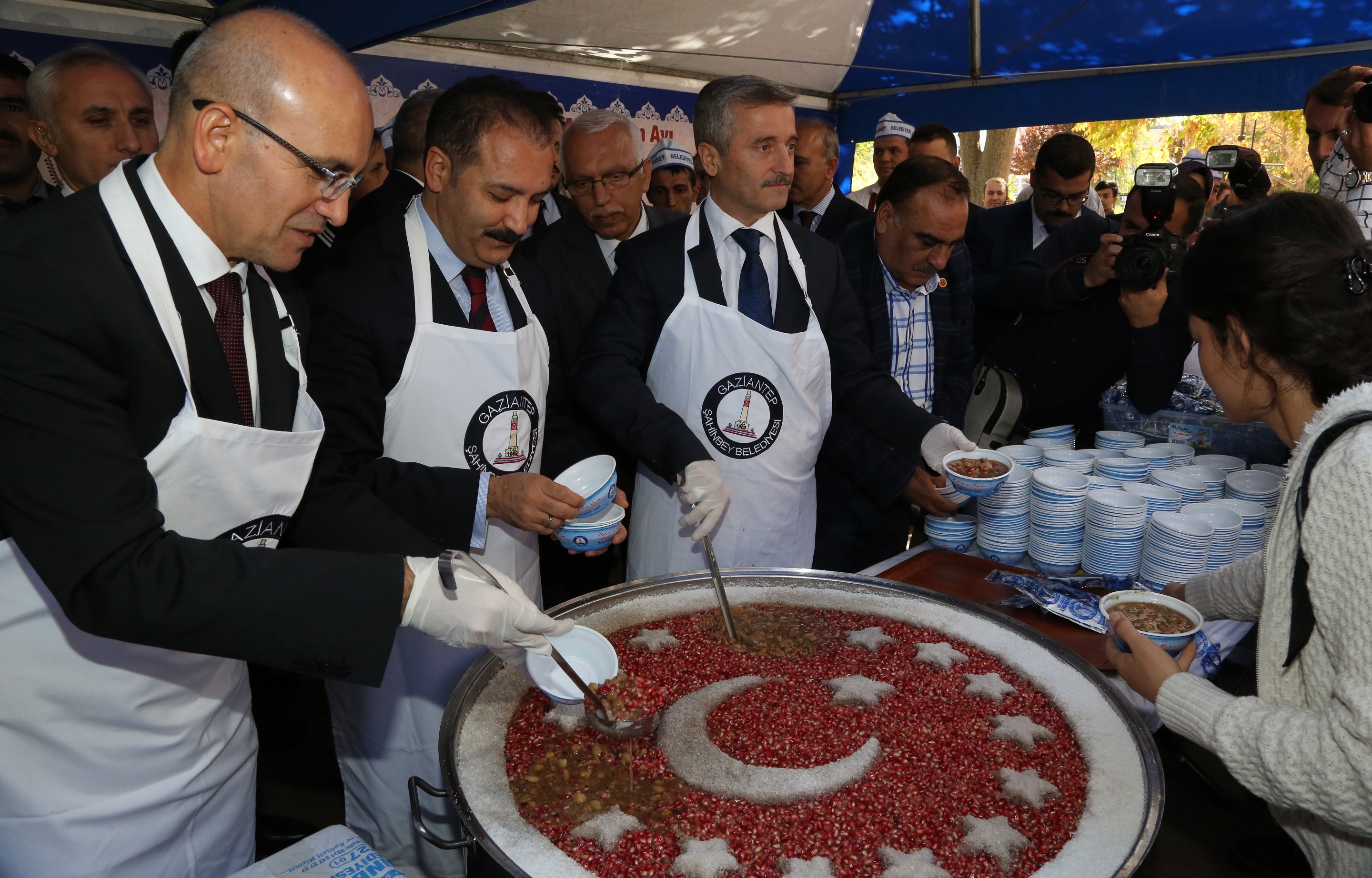 Bakan Tahmazolu, Bakan imek le Aure kram Etti