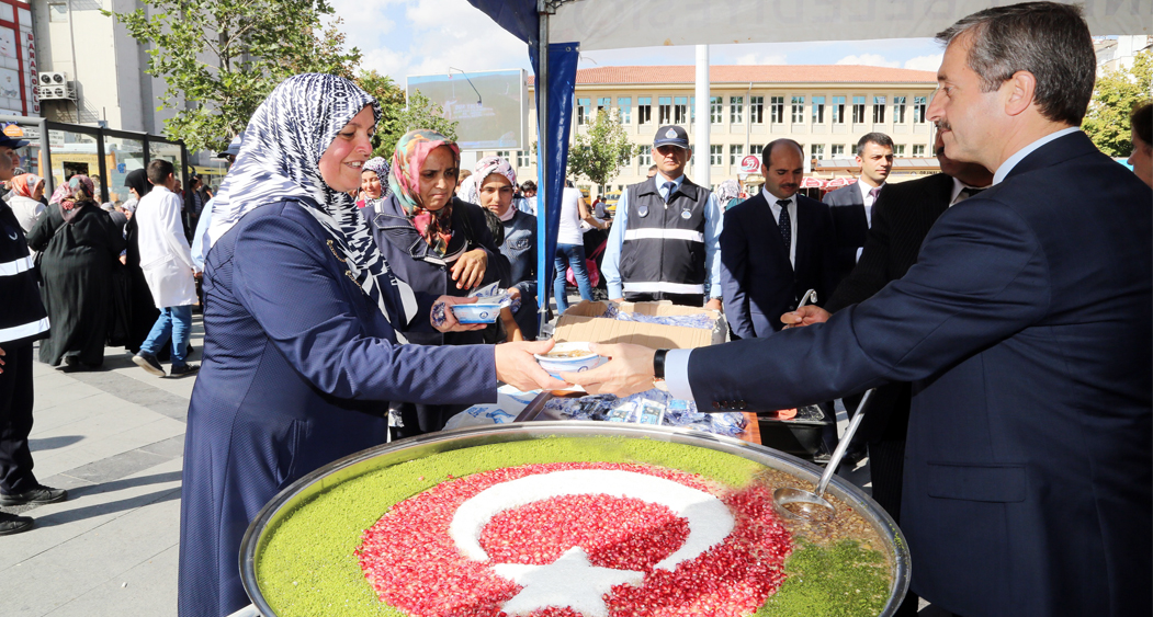 �ahinbey Belediyesi�nden 350 bin ki�iye A�ure Muharrem Ay� nedeniyle Bal�kl� ve K�rkayak 