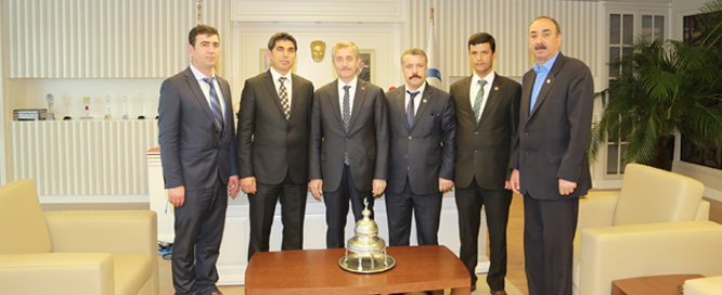Bakan Tahmazolu, "Hizmet in El Ele Omuz Omuza alacaz"