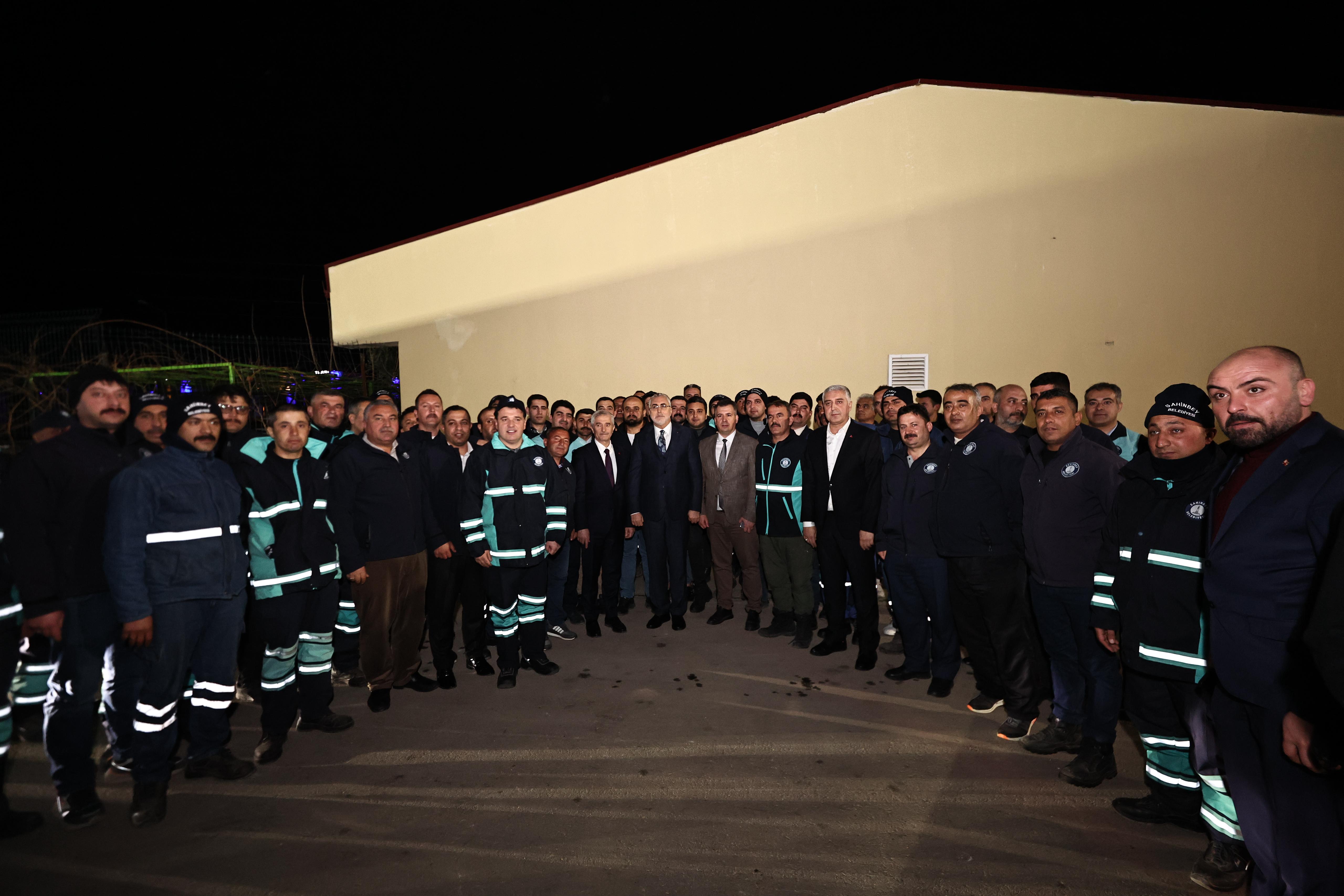 Bakan Ikhan, Belediyemiz ileriyle Sahur Yapt