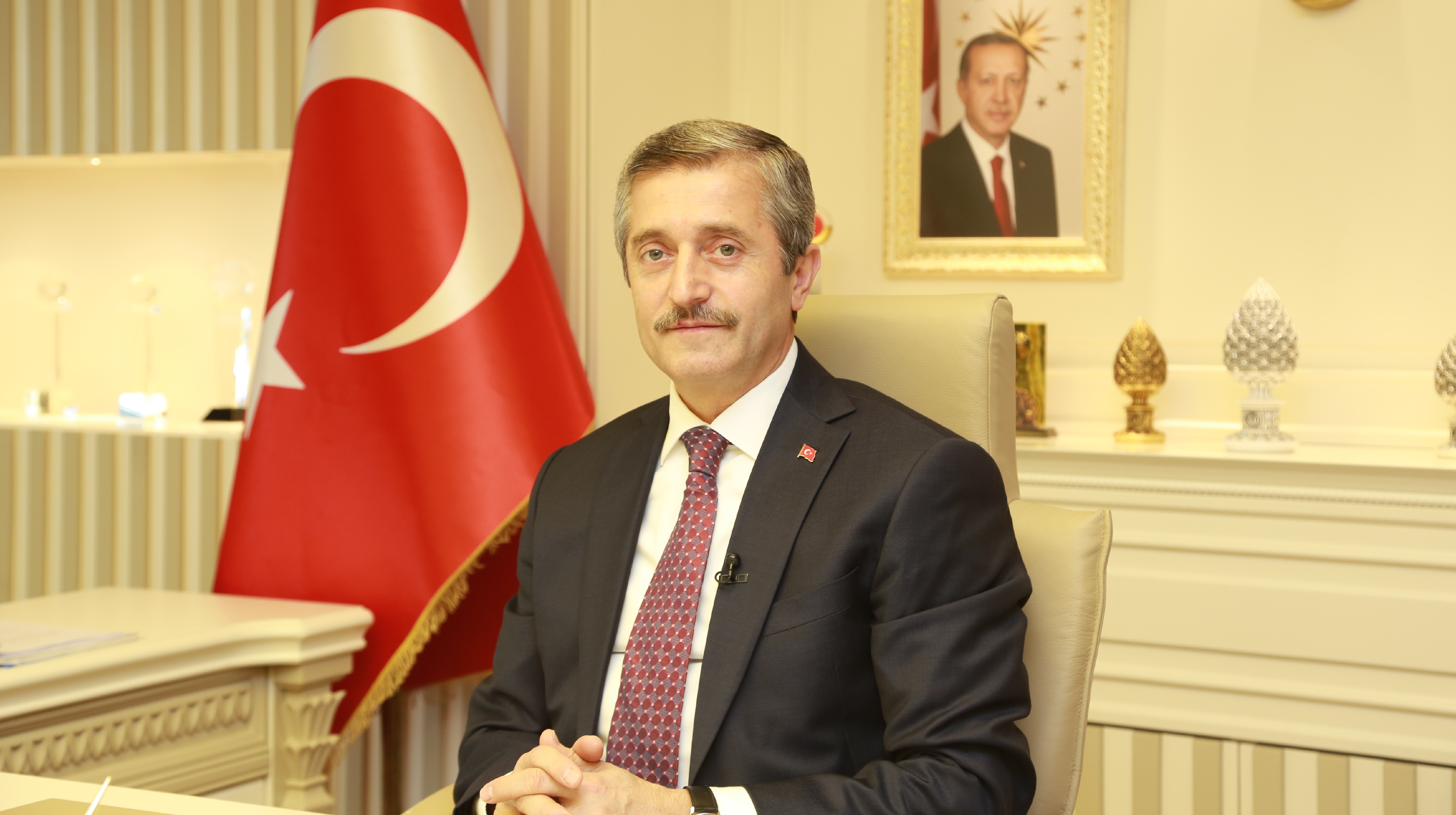 Ba�kan Tahmazo�lu, ��retmenler G�n�n� Kutlad�