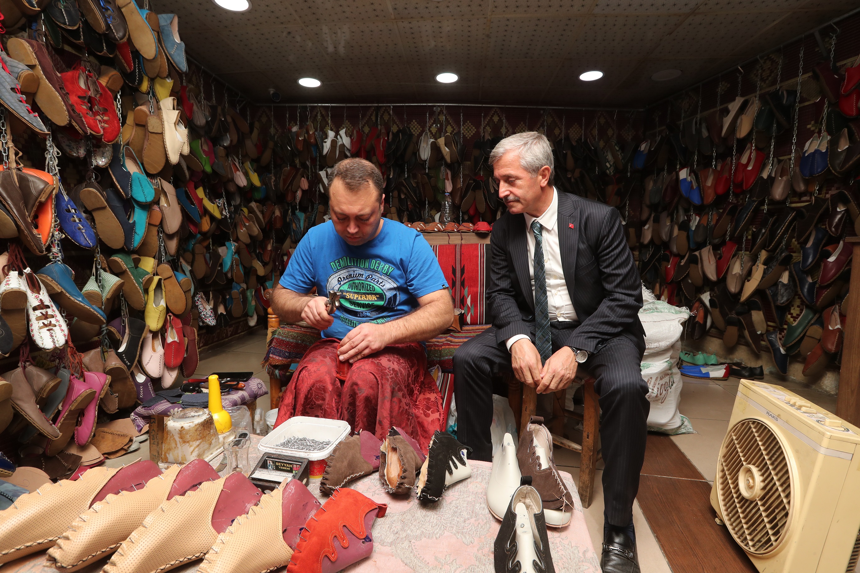 Bakanmz, Esnafla Bir Arada