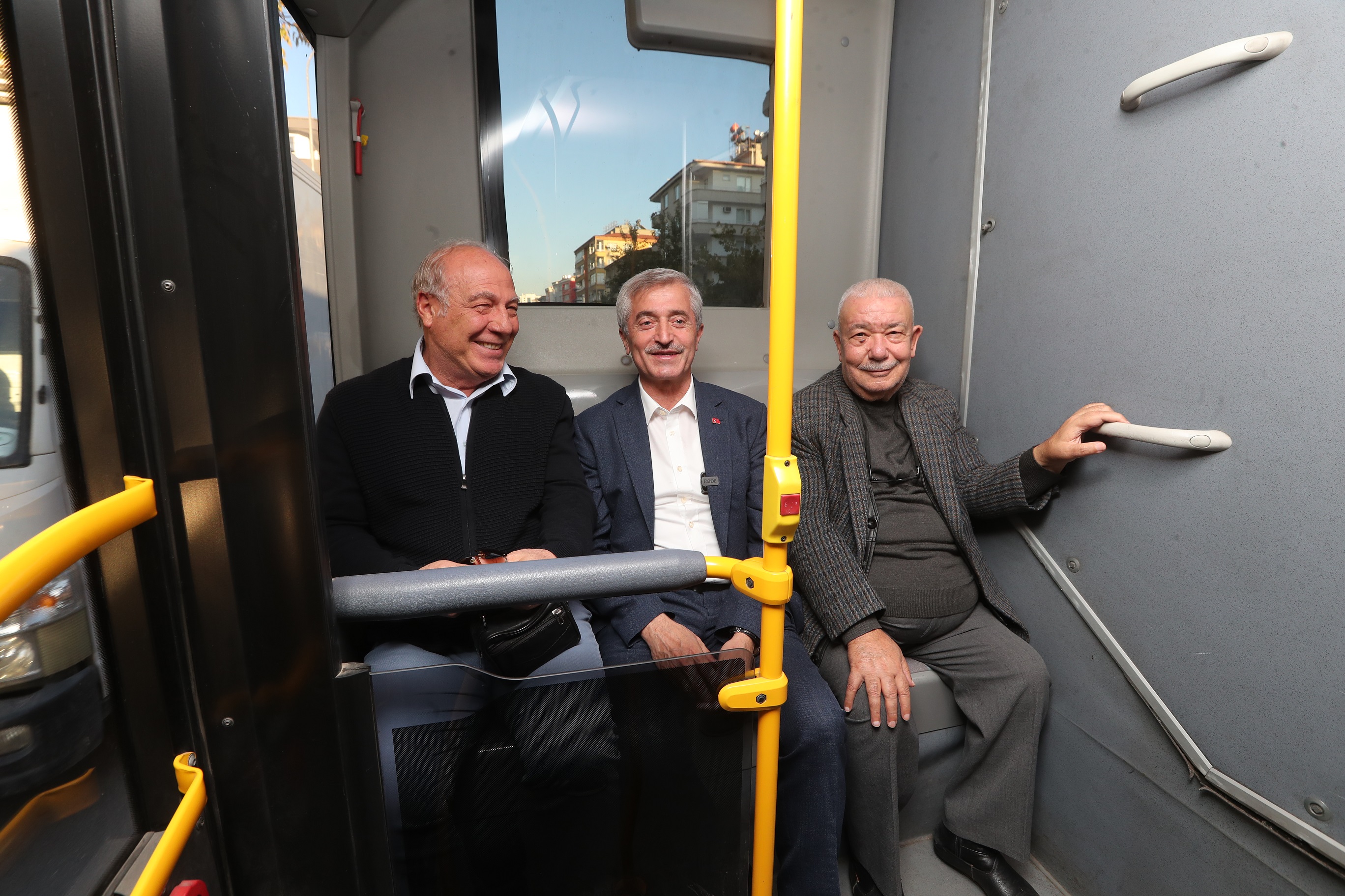 Bakanmz Vatandalarla Otobste Bir Araya Geldi