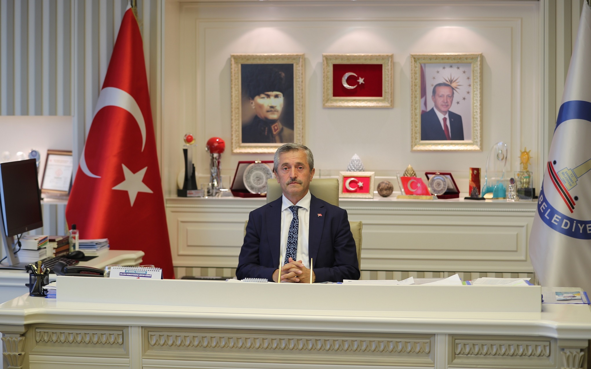 Gazi Mustafa Kemal Atatrk Saygyla Anyoruz