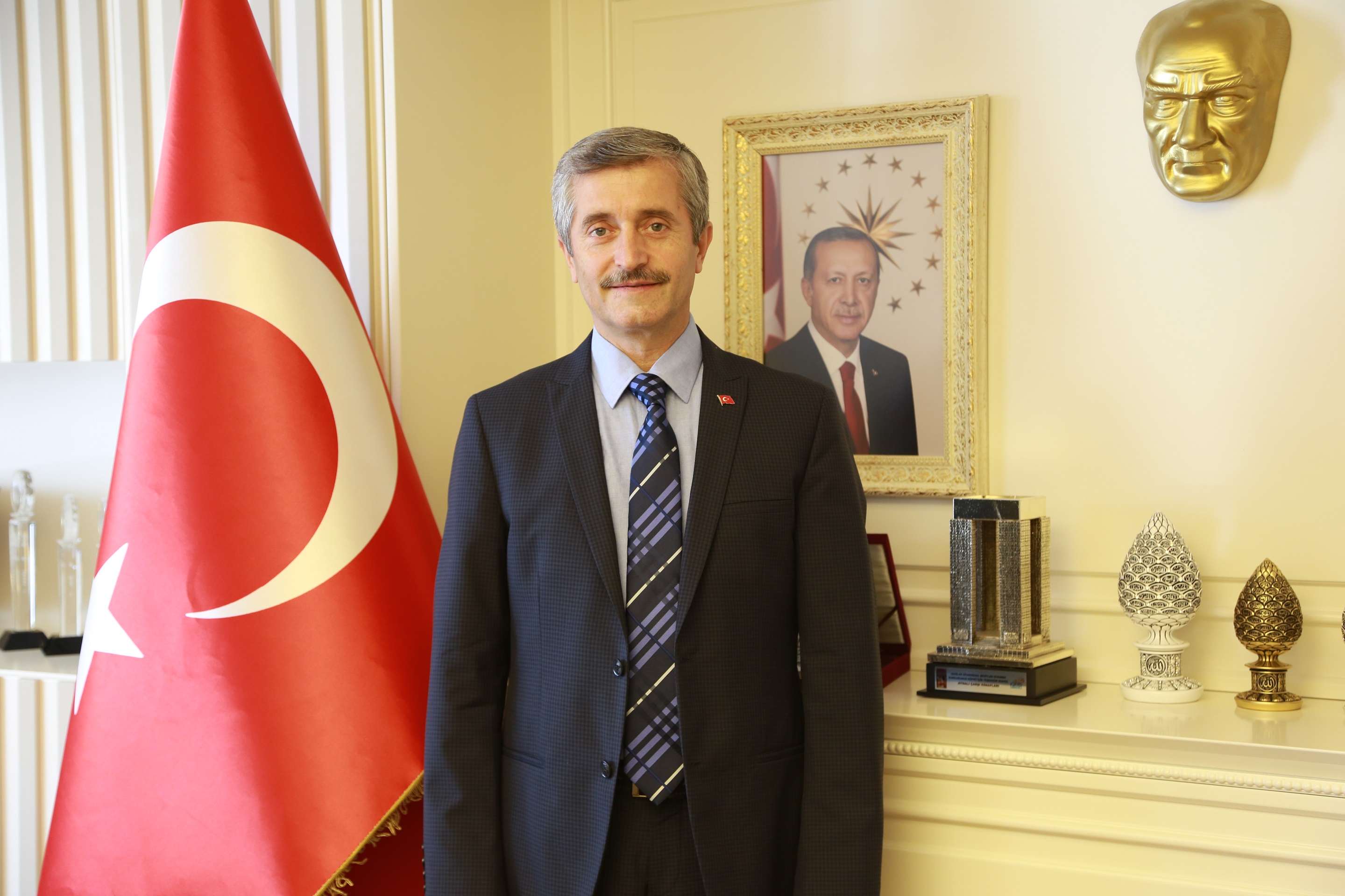 Bakanmz Tahmazolu "Evlerimizi Trk Bayra le Donatalm"