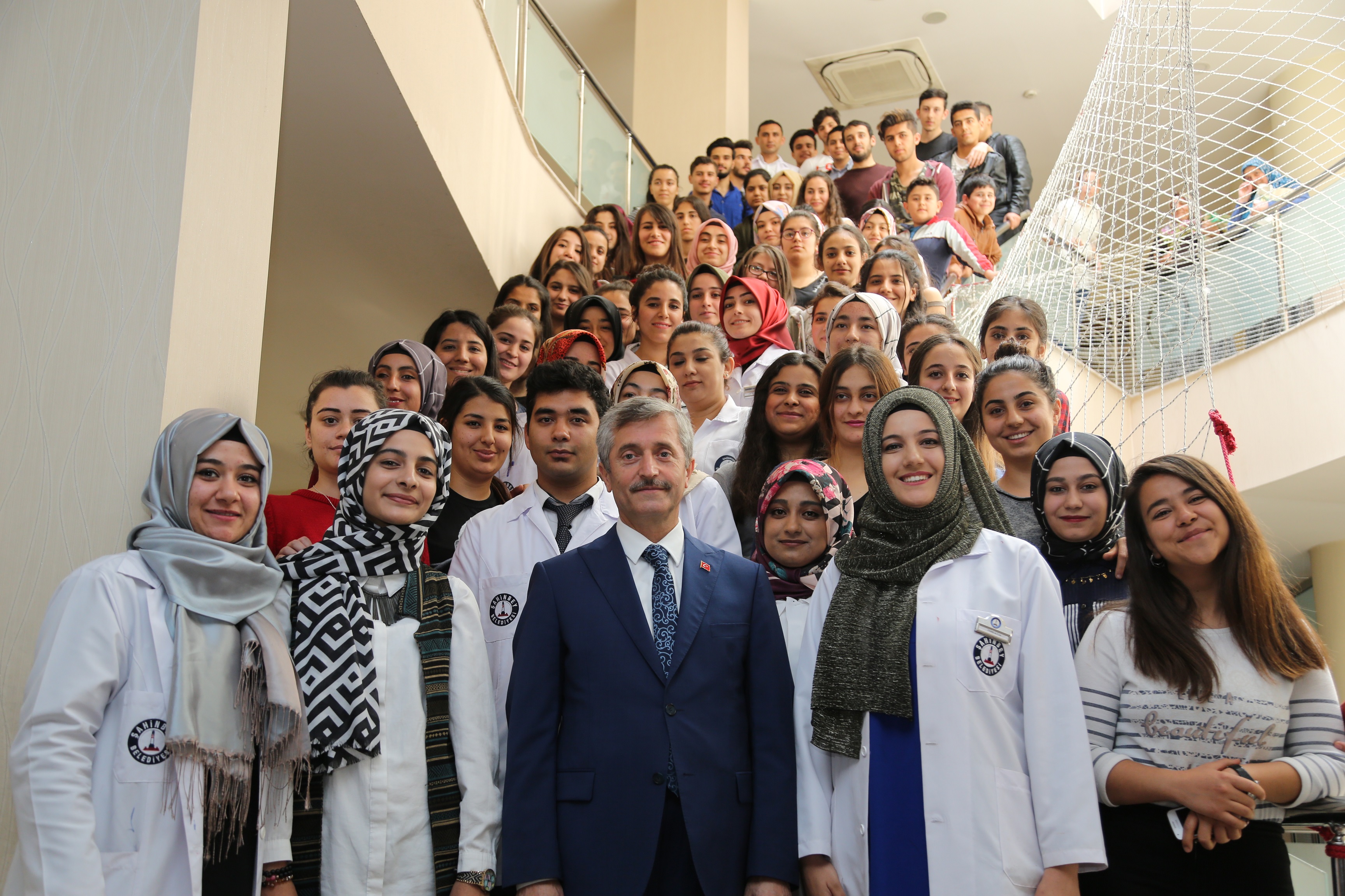 Bakanmz rencilere Baarlar Diledi
