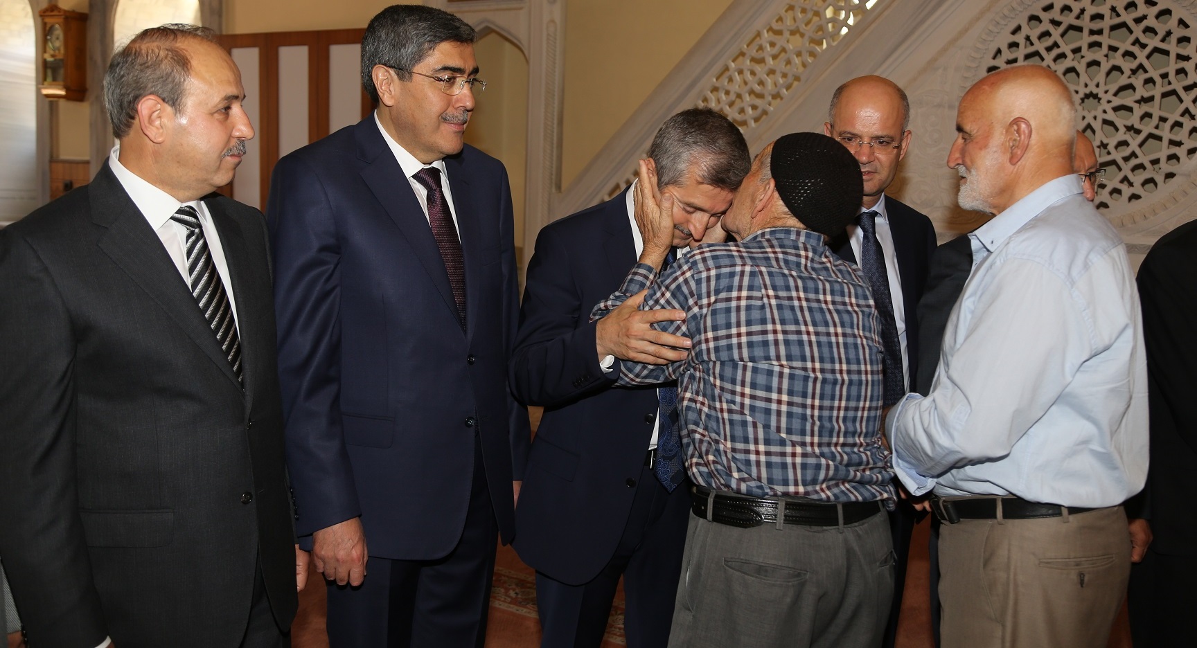 Bakan Tahmazolu, Vatandalarla Bayramlat