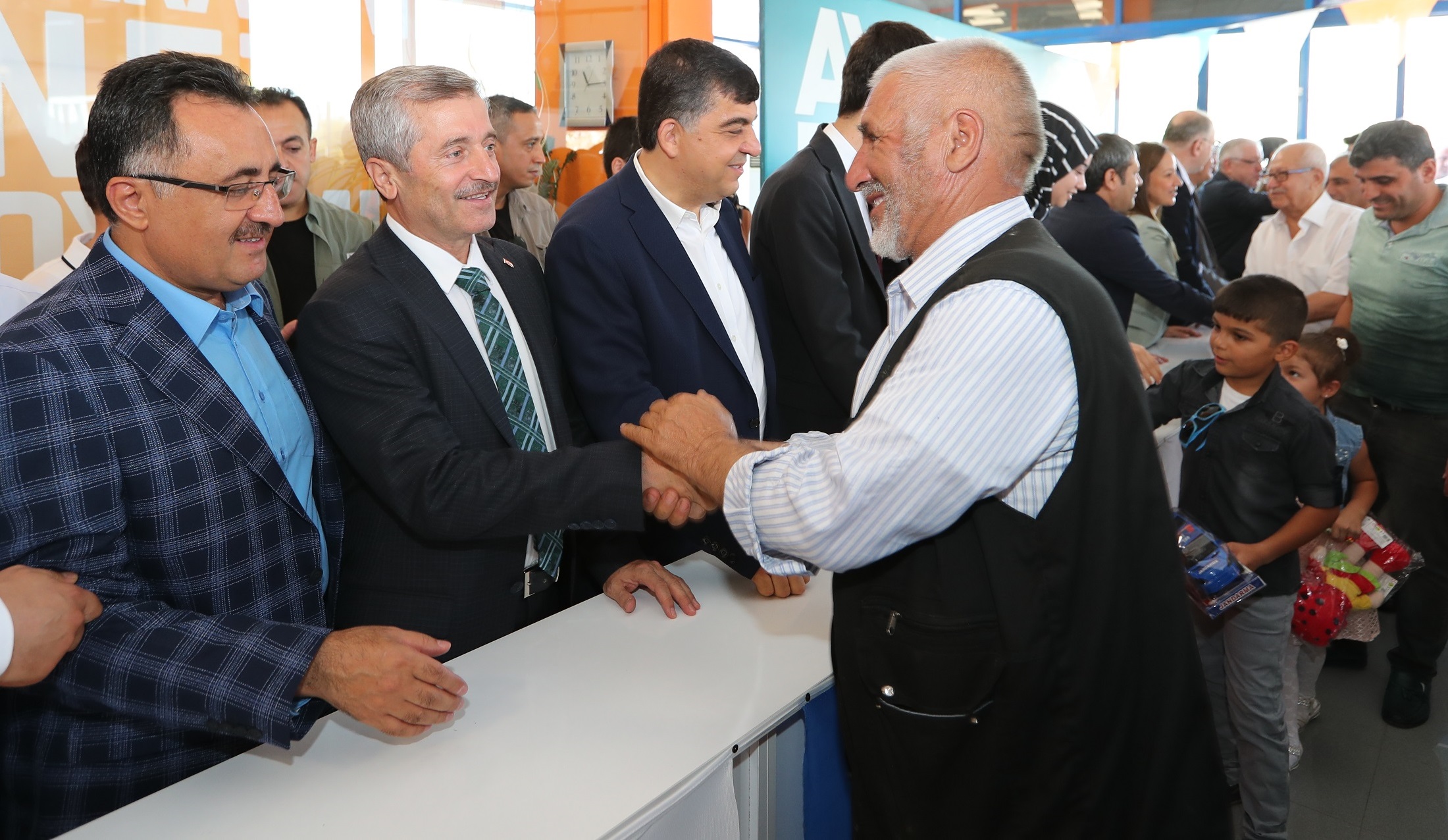 Bakanmz, Bayram Vatandalarla Karlad
