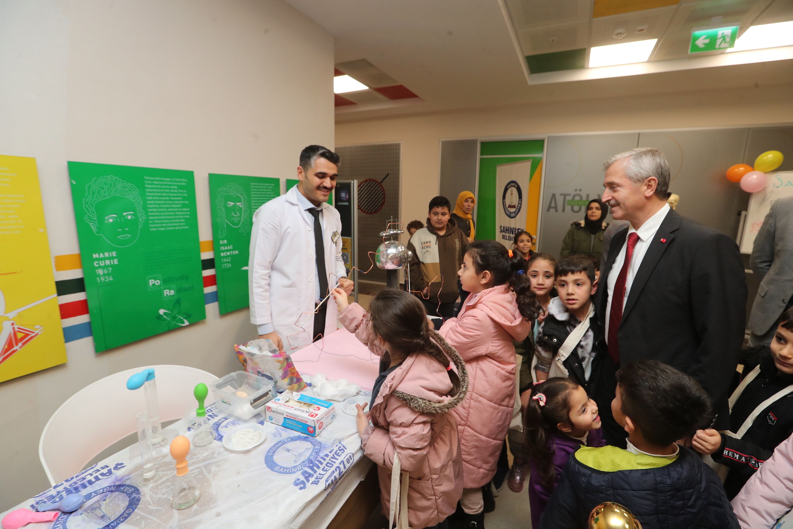 Bakanmz Bilim enliinde rencilerle Biraraya Geldi