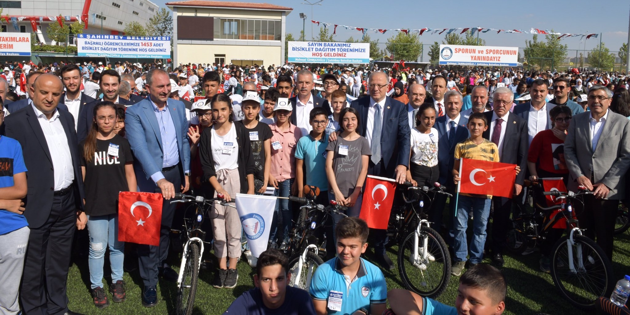 1453 Baarl renciye Bisiklet Hediye Ettik