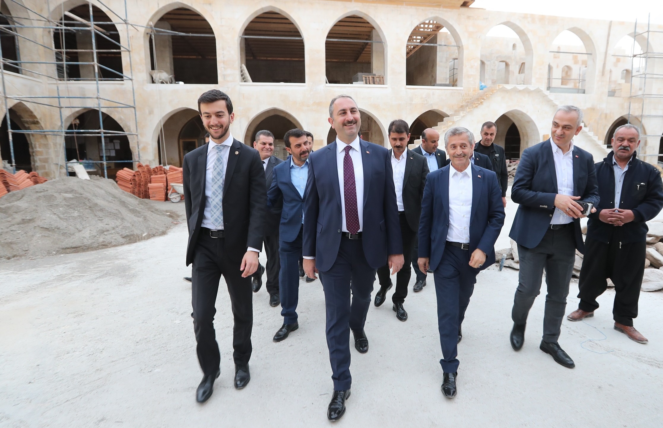 Bakan Gl, Mecidiye Han nceledi
