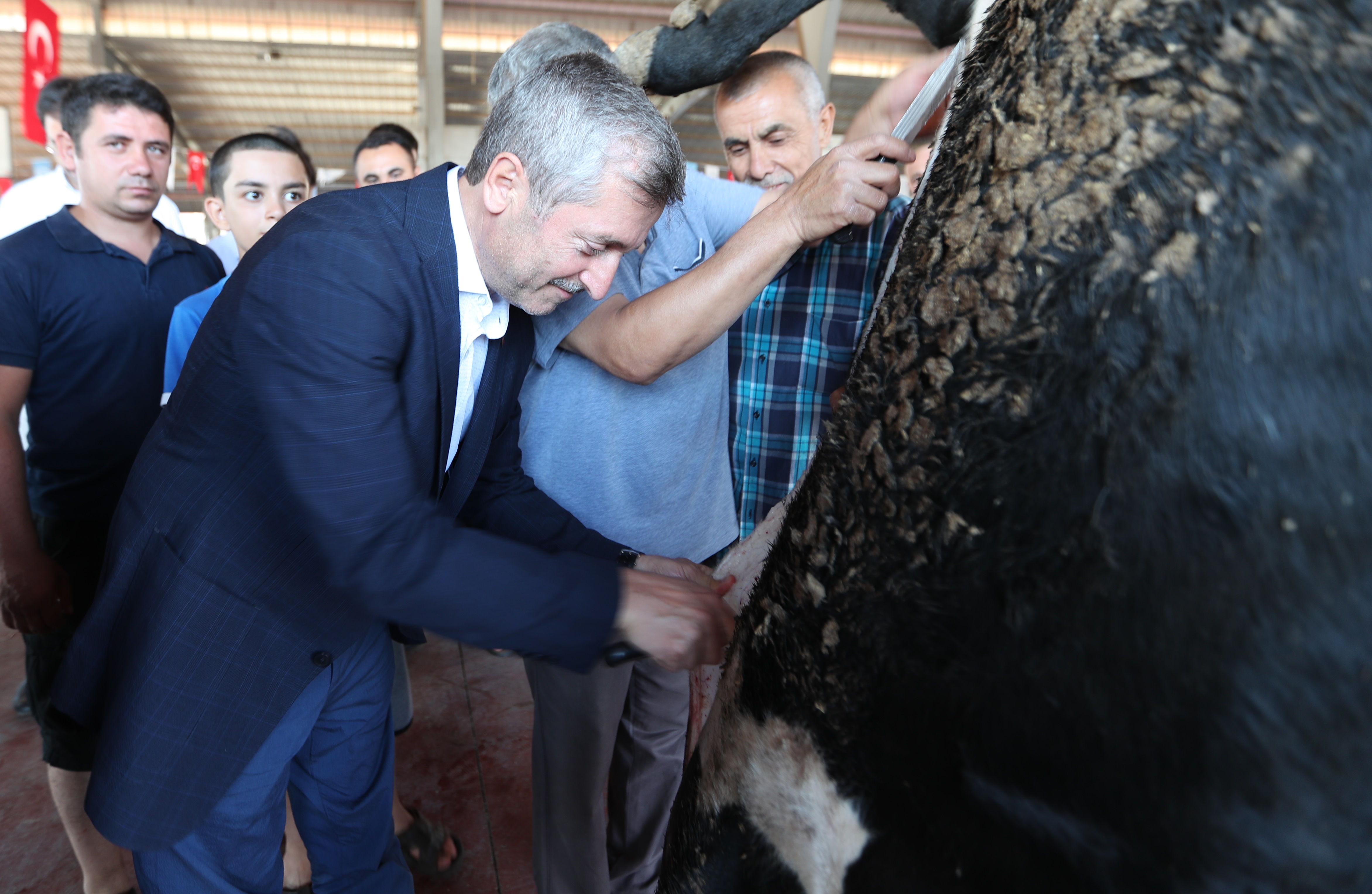 Bakanmz Kurban Kesim Yerlerini Gezdi