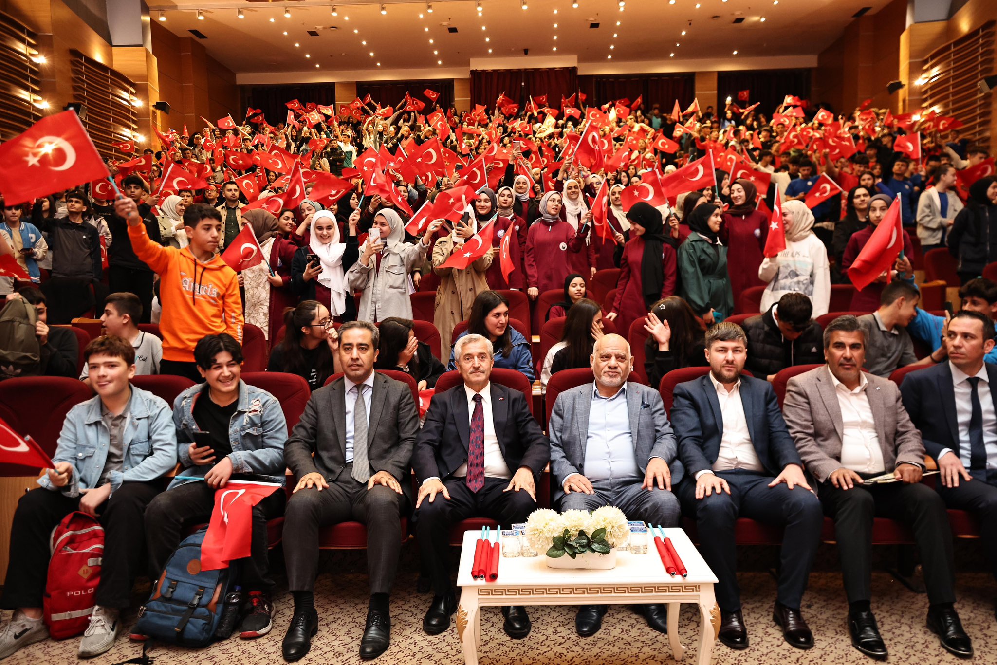 Gazi Torunlar anakkalede Ecdada Dua Ediyor