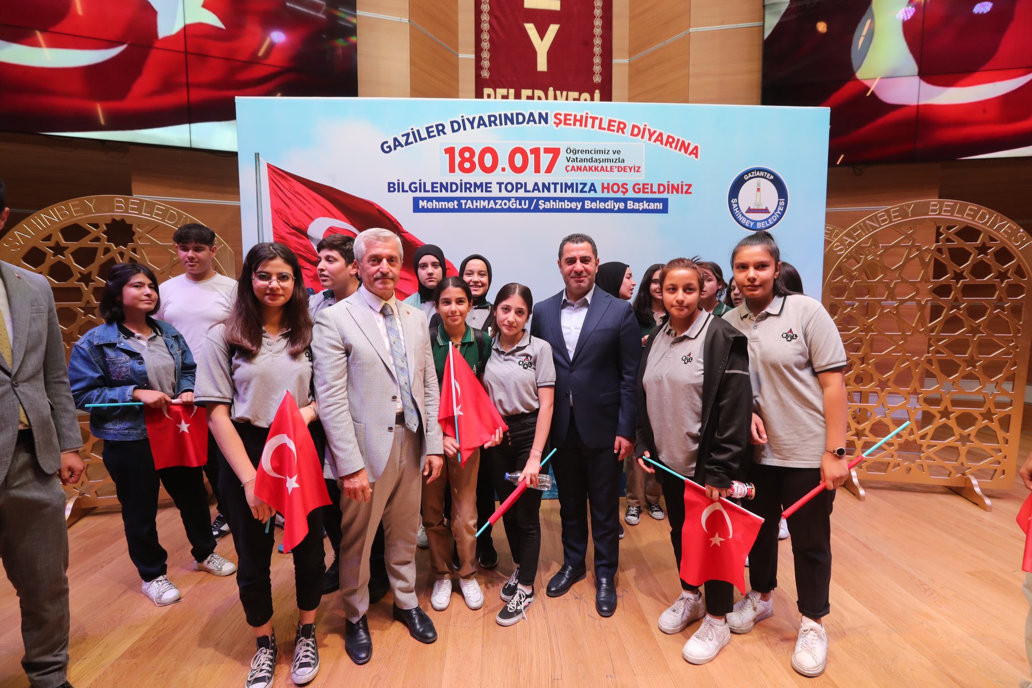 Gazi Torunlar anakkalede Ecdat in Dua Ediyor