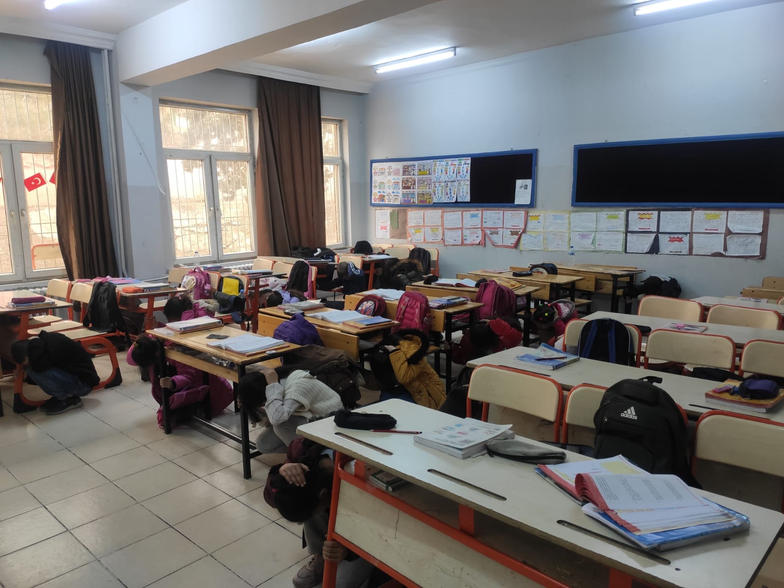 Belediyemiz Okullarda Deprem Tatbikat Yapt