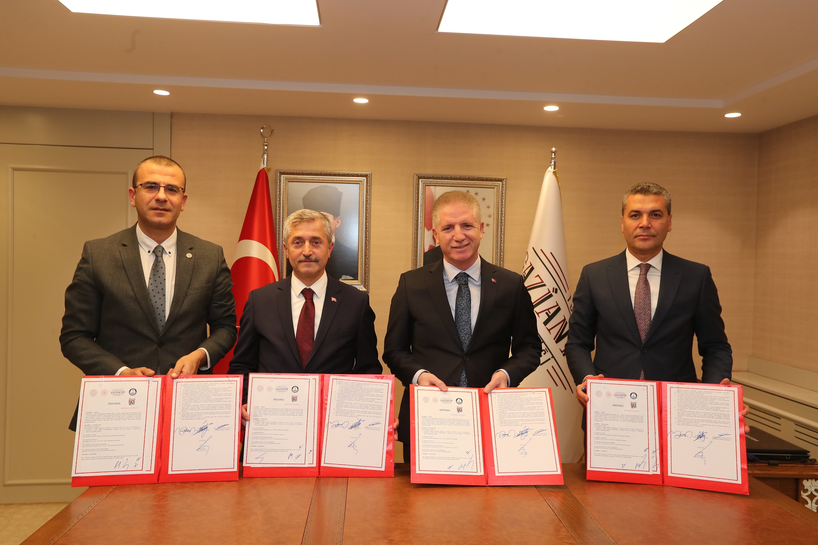 Bakanmzdan Eitim Ve Spora 250 Milyonluk Destek