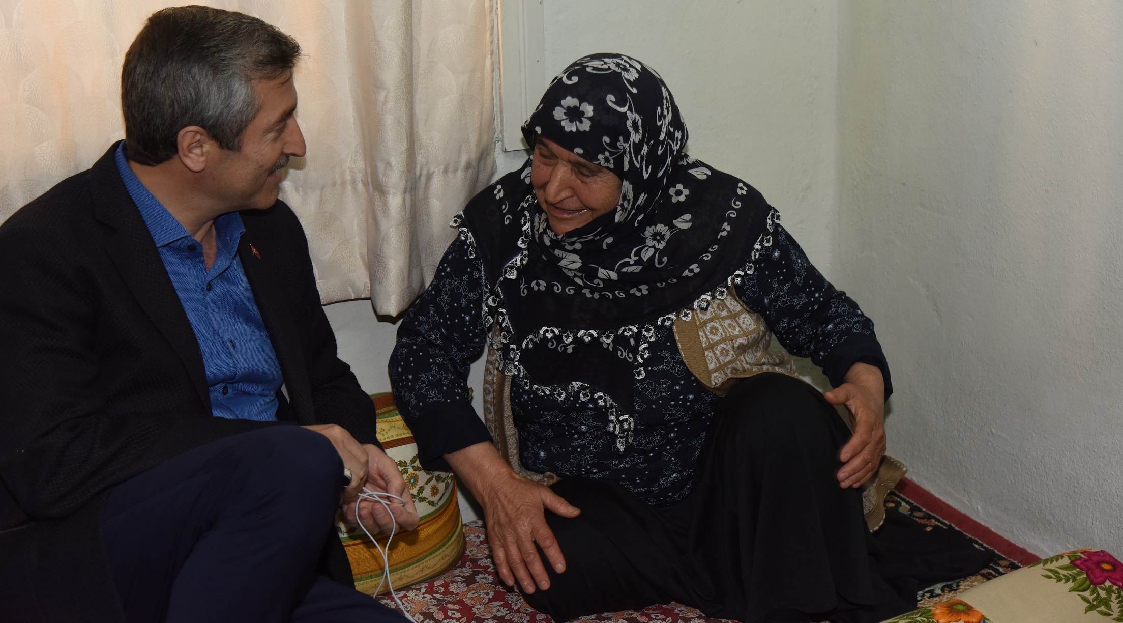 Bakan Tahmazolu, Aileleri Ziyaret Etti
