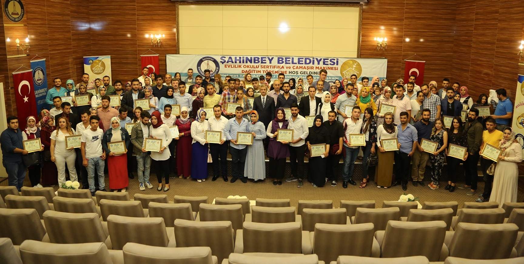 Evlilik Okulu�ndan 99 �ift Daha Sertifikalar�n� Ald�