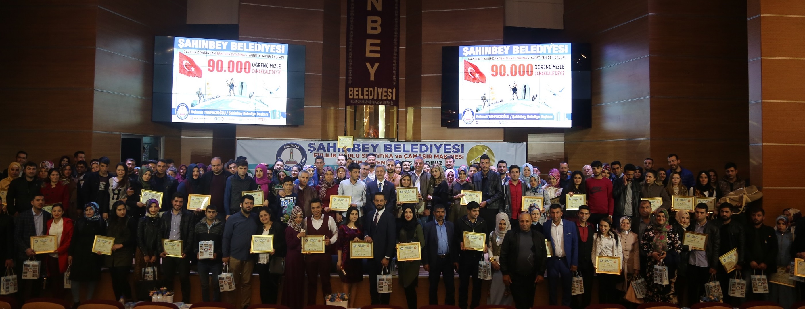 Evlilik Okulu�ndan 145 �iftimiz Daha Sertifikalar�n� Ald�