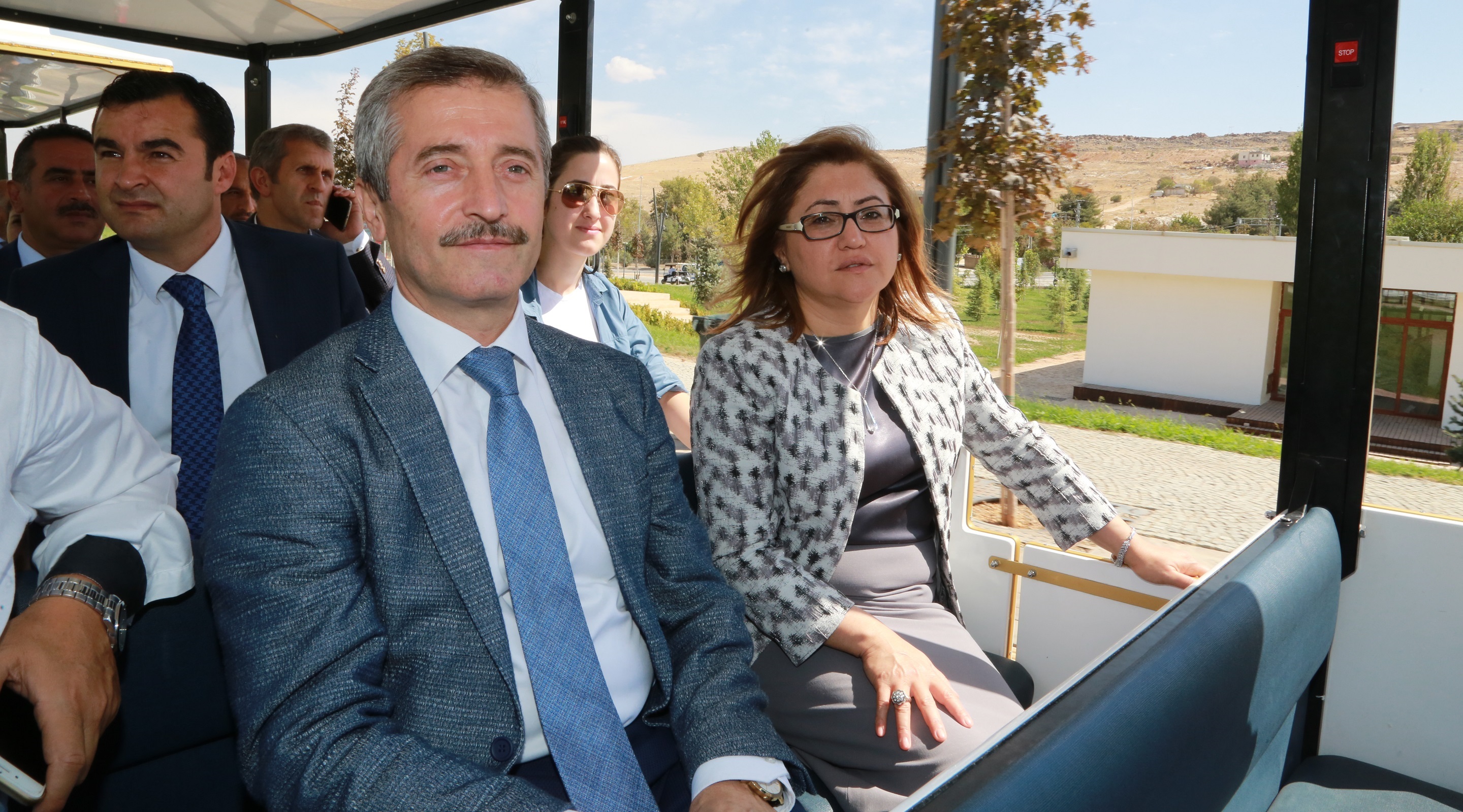 Bakanlar ahinbeyi Gezdi