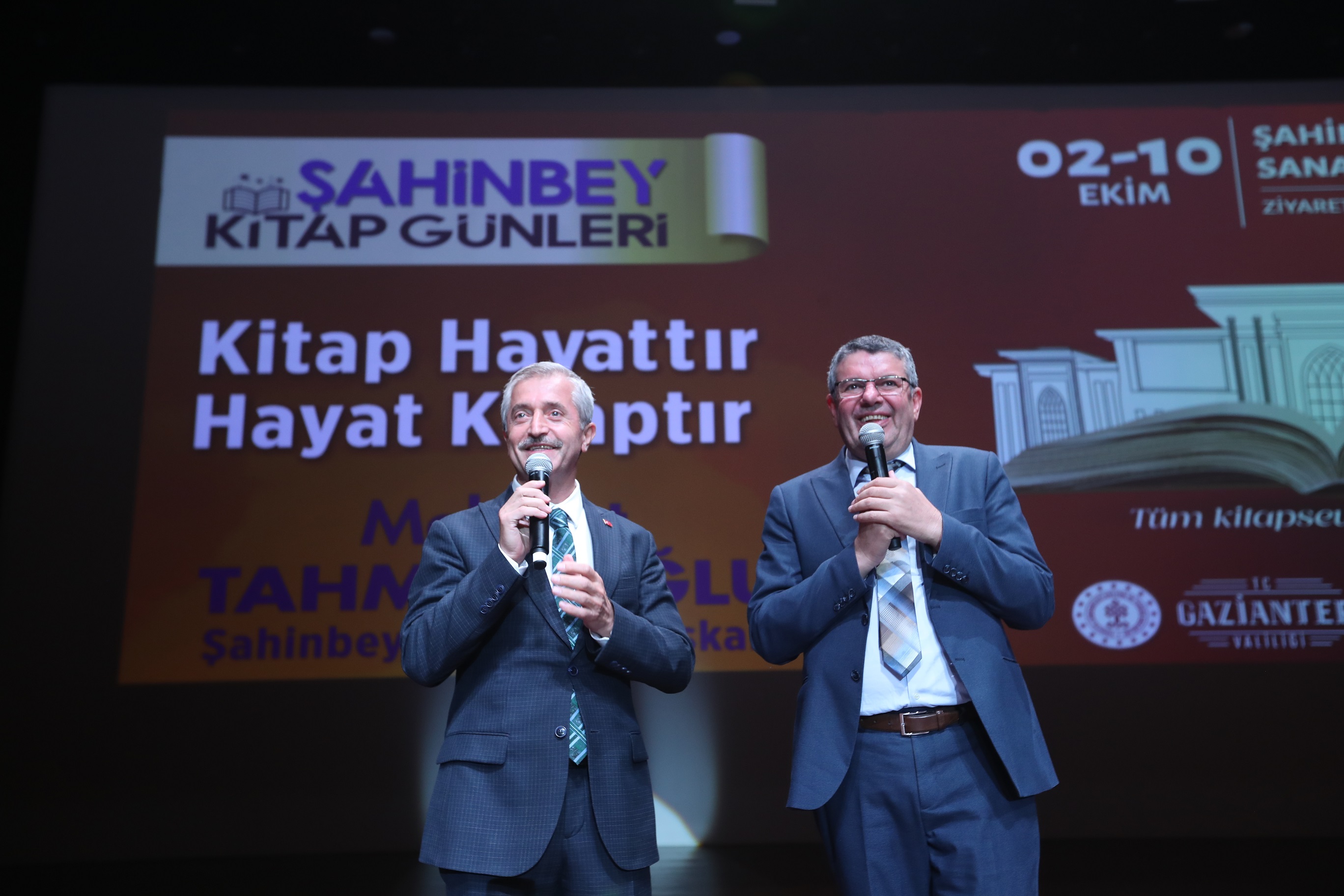Belediyemiz Kitapseverleri Yazarlar le Bir Araya Getiriyor