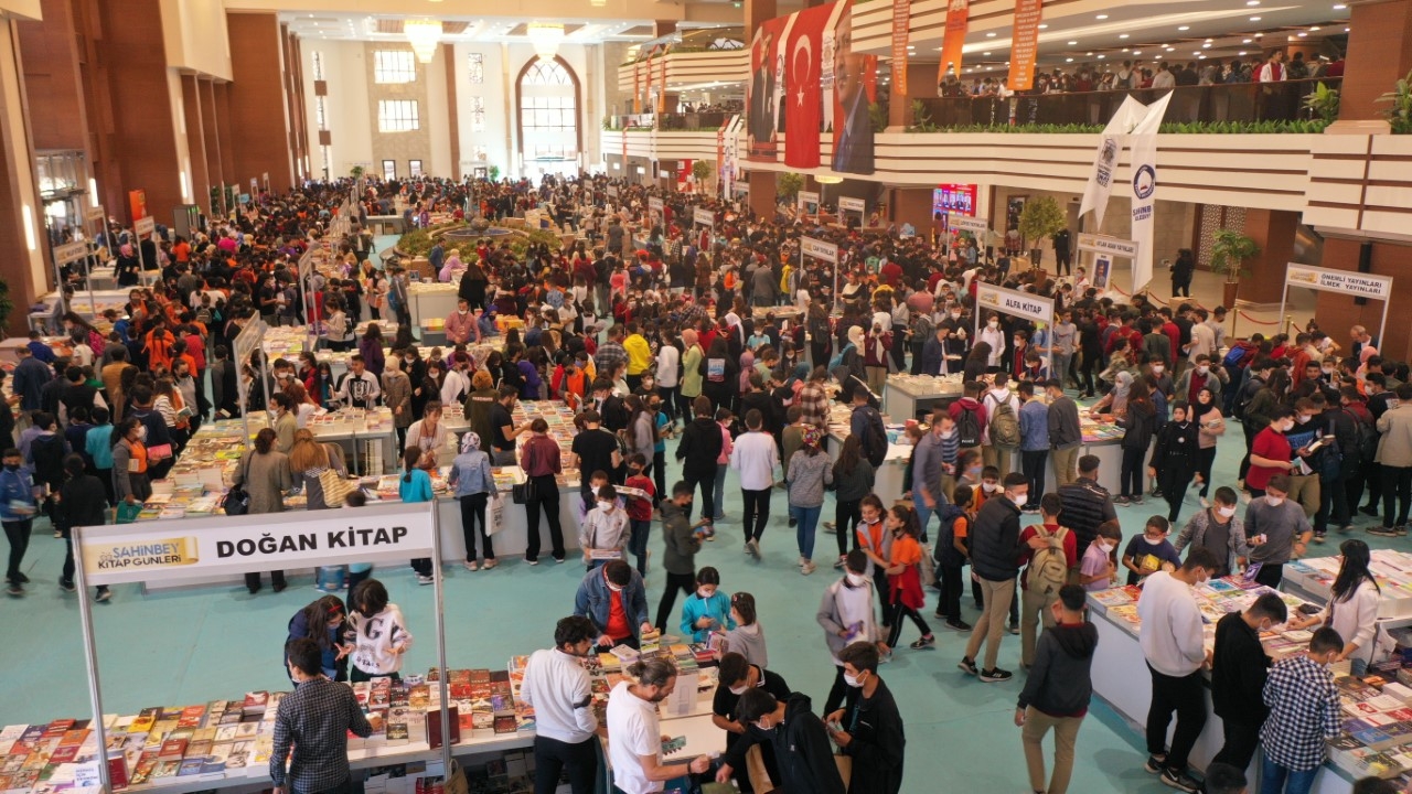 Bakanmzdan Kitap Fuarna Davet