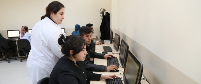Meslei ahinbeyin Sosyal Tesislerinde reniyorlar
