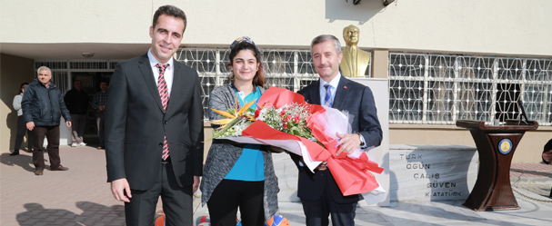 Bakan Tahmazolu Okul Ziyaretlerini Srdryor