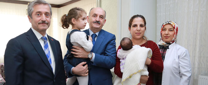 Bakan Mezzinolu "Hogeldin Bebek" Ziyaretinde