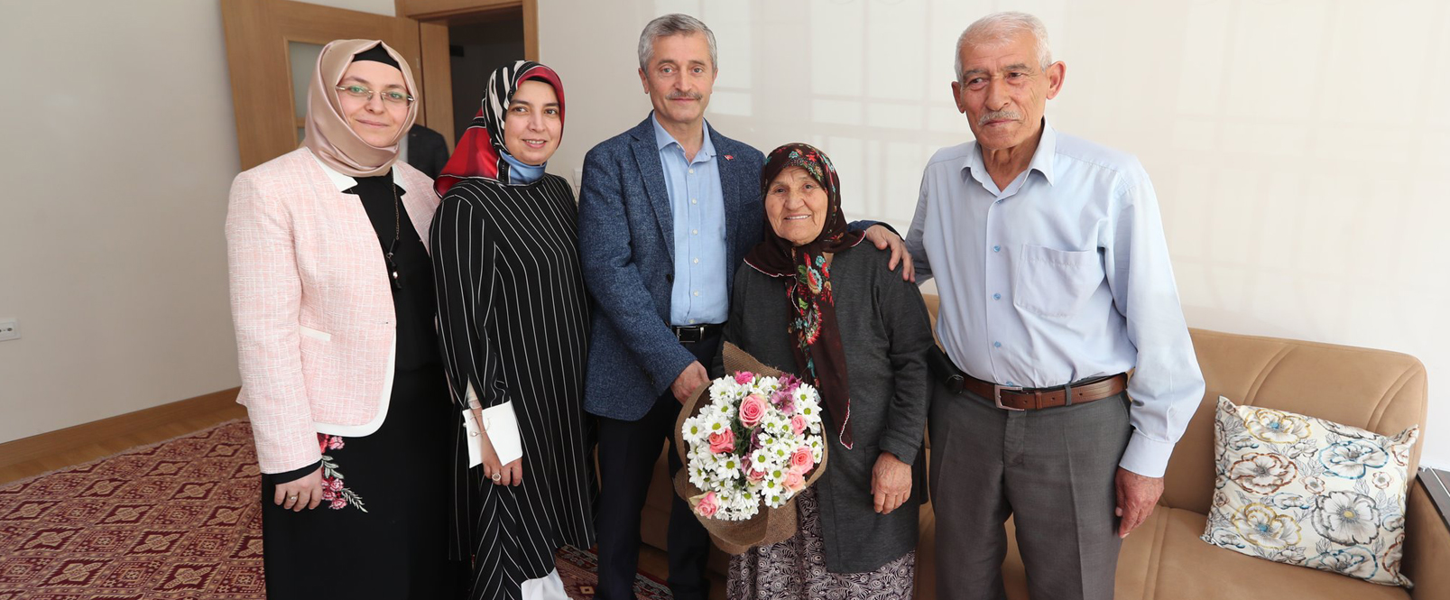 Bakanmz ehit Annelerini Ziyaret Etti