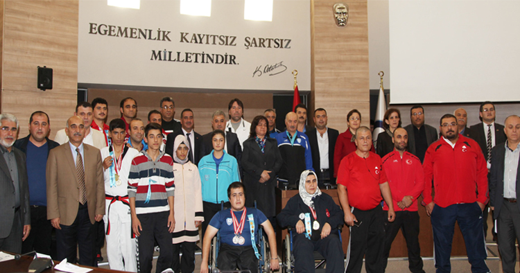 �ahinbey Meclisi Sporcular� �d�llendirdi