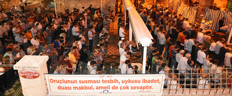 h Meydannda Kadir Gecesi Cokusu Yaand