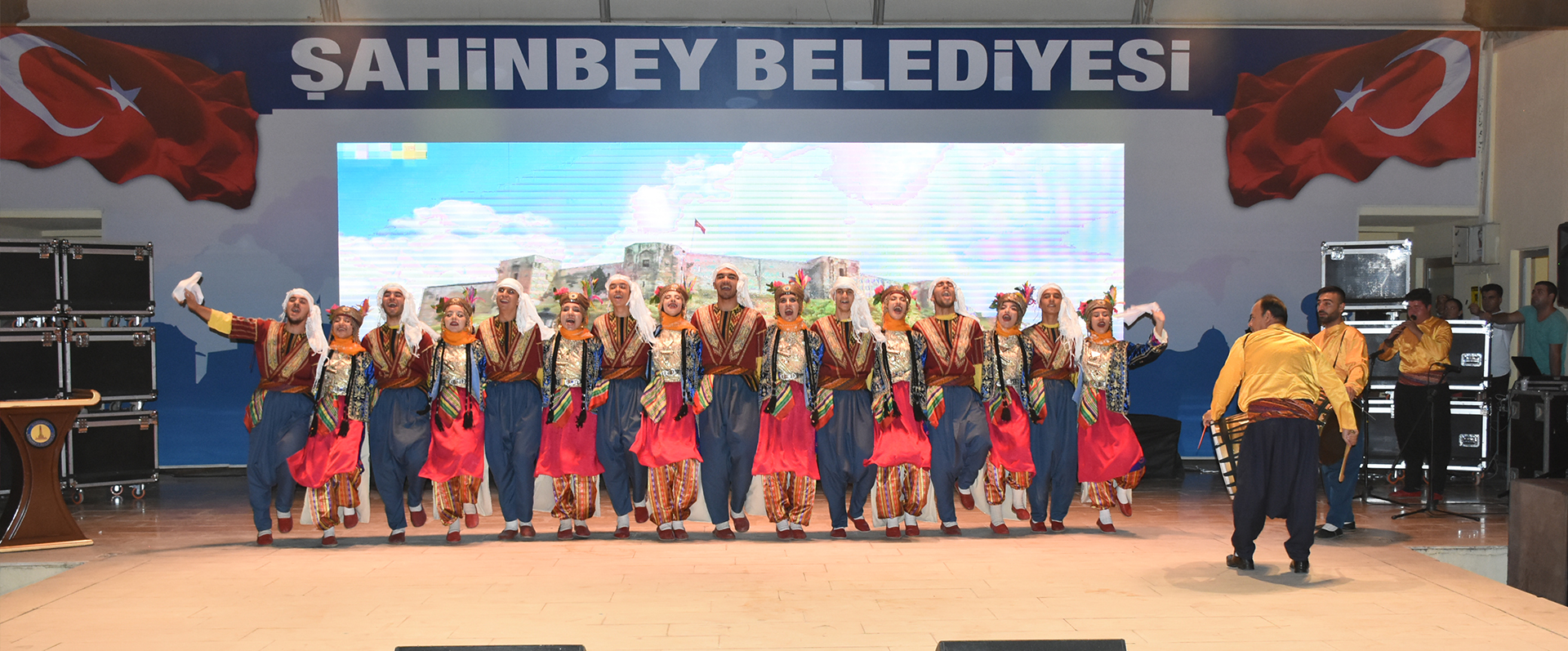 Anlaml� Folklor Festivali