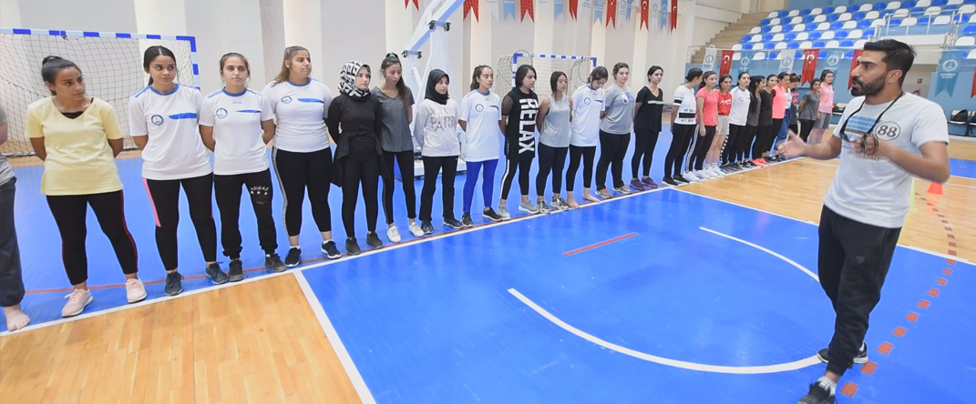 Geleceklerine ahinbeyde Yn Veriyorlar